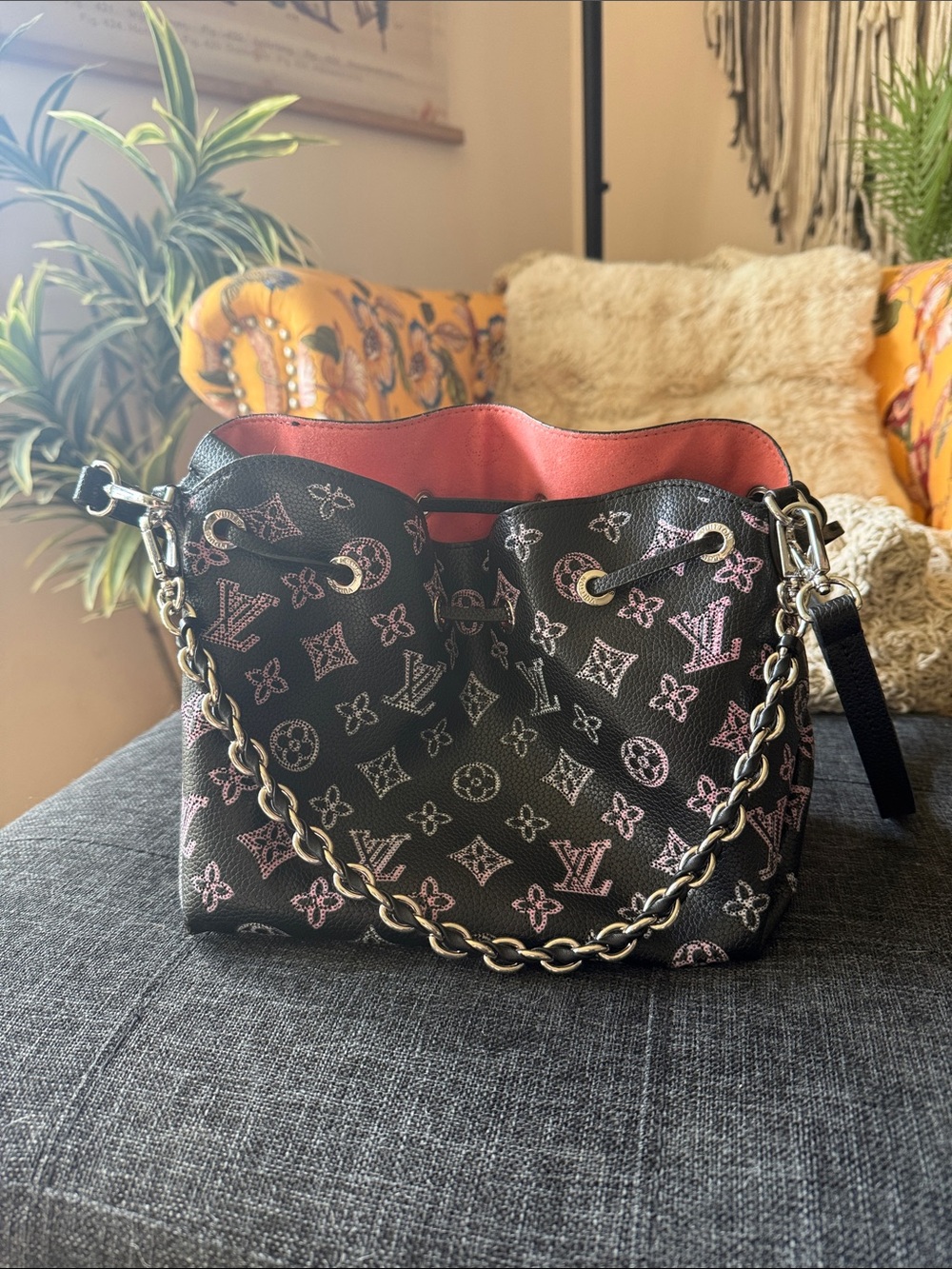Louis Vuitton black and pink perforated Monogram Mahina leather Bella bucket bag - Picture 3 of 10
